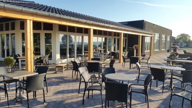 Nieuwbouw restaurant-receptie Watersportcentrum te Heerewaarden